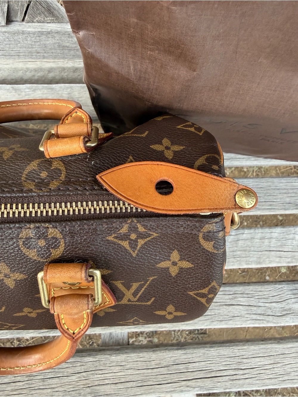 Authentic Louis Vuitton Monogram Speedy 25 - Picture 5 of 15